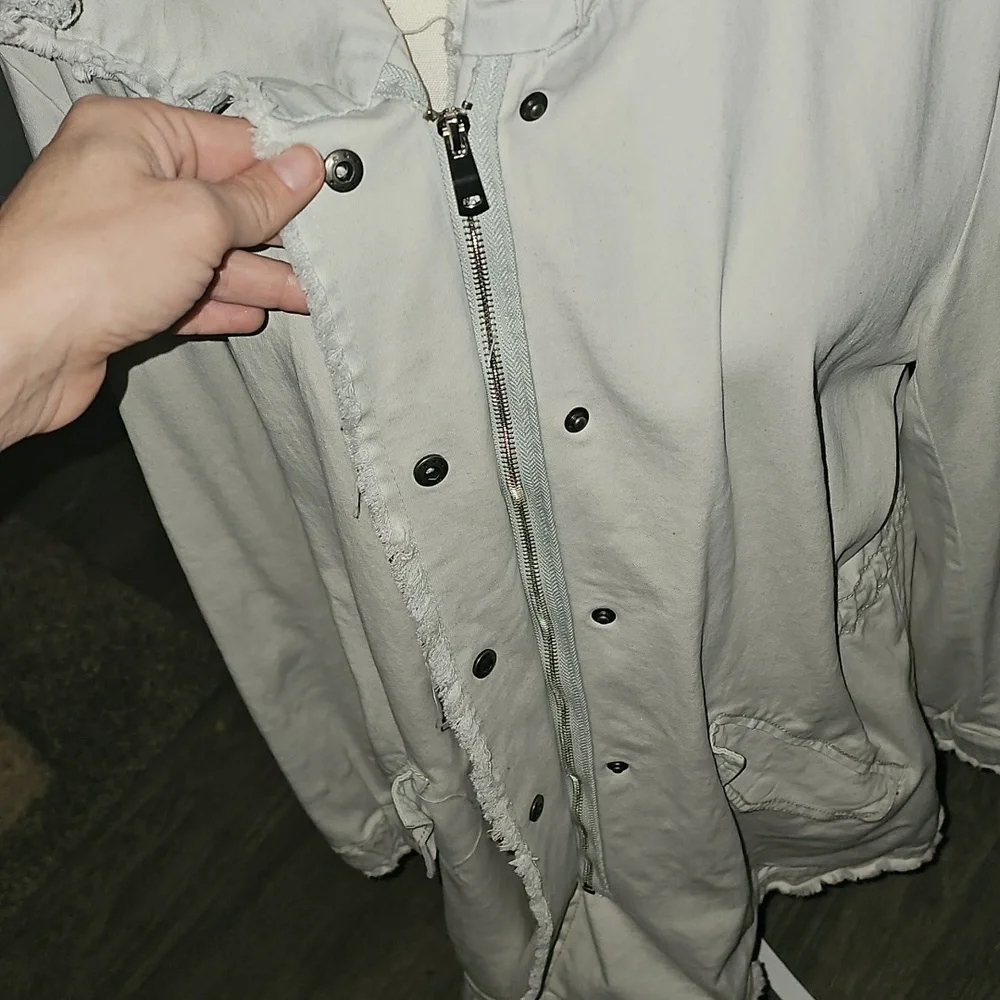 🤍SPRING,Womens beautiful light colored denim fall jacket sz LG. LA Coalition.💙